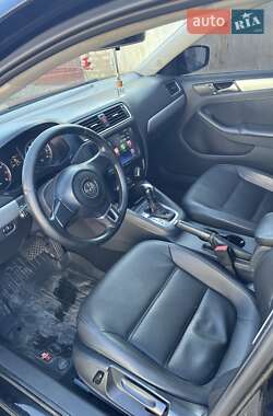 Седан Volkswagen Jetta 2013 в 