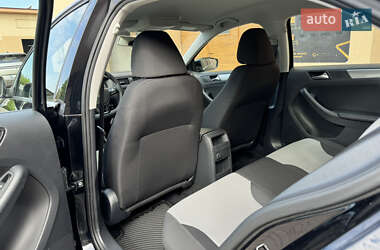 Седан Volkswagen Jetta 2017 в 