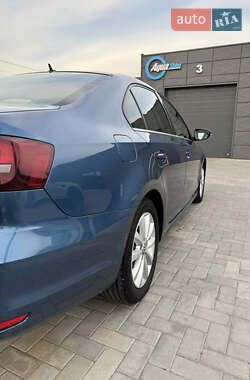 Седан Volkswagen Jetta 2016 в 