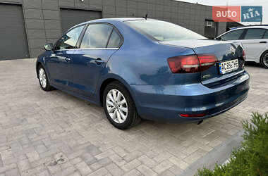 Седан Volkswagen Jetta 2016 в 