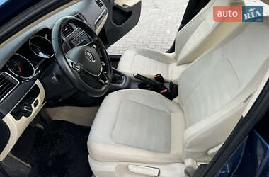 Седан Volkswagen Jetta 2016 в 