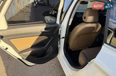 Седан Volkswagen Jetta 2018 в 