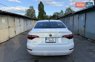 Седан Volkswagen Jetta 2018 в 