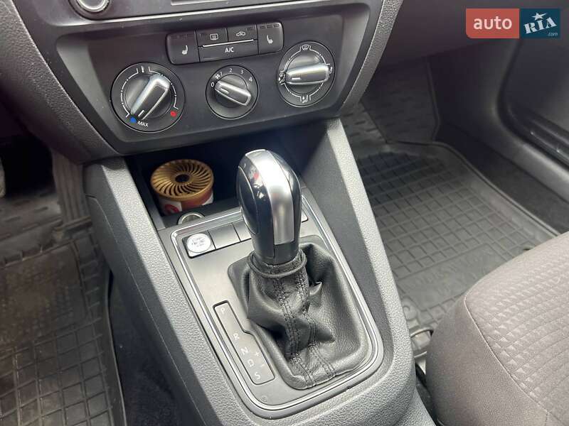 Седан Volkswagen Jetta 2014 в Києві