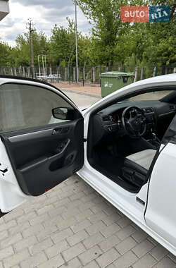 Седан Volkswagen Jetta 2015 в 