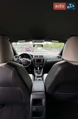 Седан Volkswagen Jetta 2015 в 