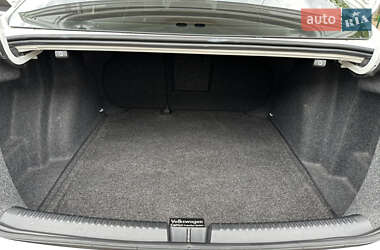 Седан Volkswagen Jetta 2015 в 