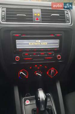 Седан Volkswagen Jetta 2014 в 