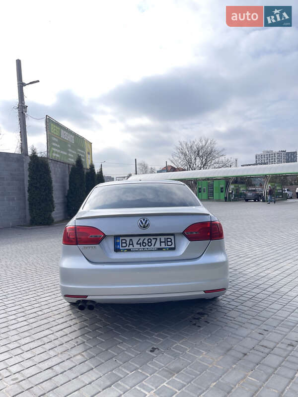 Седан Volkswagen Jetta 2012 в Кропивницком