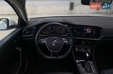 Седан Volkswagen Jetta 2021 в 