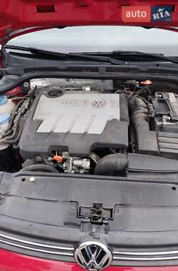 Седан Volkswagen Jetta 2012 в 