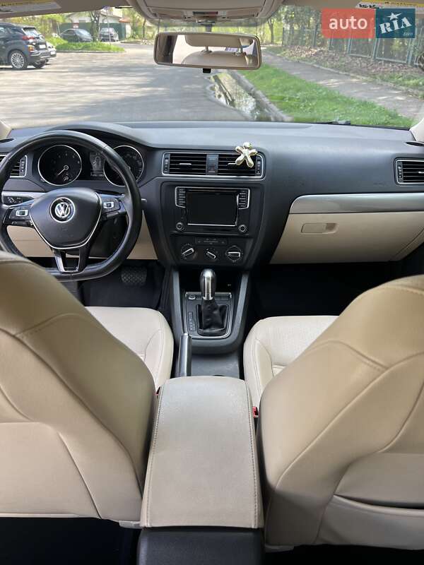 Седан Volkswagen Jetta 2017 в Львові