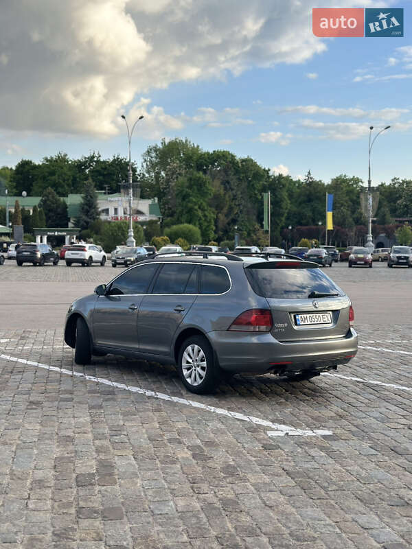 Універсал Volkswagen Jetta 2011 в Сумах