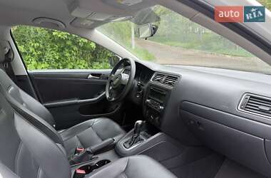 Седан Volkswagen Jetta 2014 в 