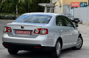 Седан Volkswagen Jetta 2009 в 
