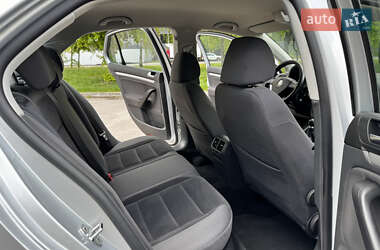 Седан Volkswagen Jetta 2009 в 