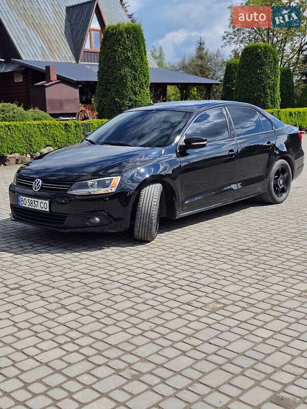 Седан Volkswagen Jetta 2012 в Борщеві