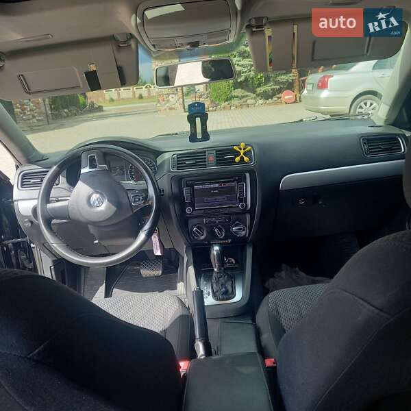 Седан Volkswagen Jetta 2012 в Борщеві