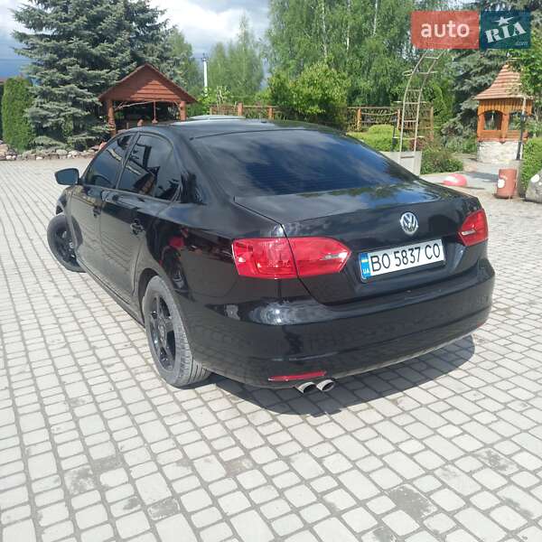 Седан Volkswagen Jetta 2012 в Борщеві
