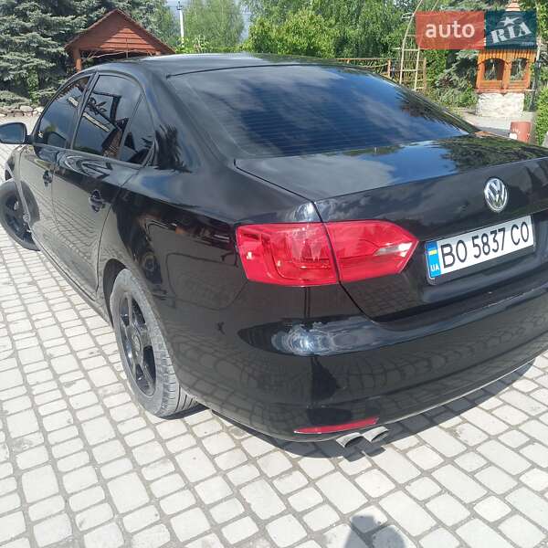 Седан Volkswagen Jetta 2012 в Борщеві