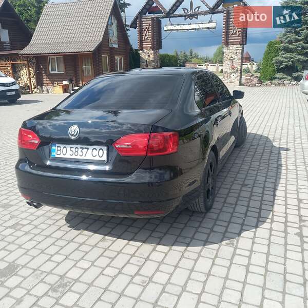 Седан Volkswagen Jetta 2012 в Борщеві