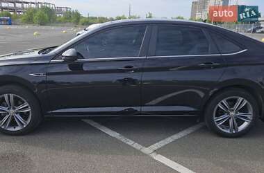 Седан Volkswagen Jetta 2018 в 