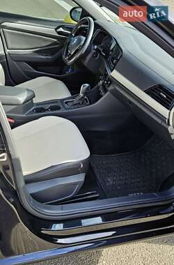 Седан Volkswagen Jetta 2018 в 