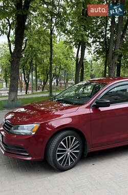 Седан Volkswagen Jetta 2016 в 