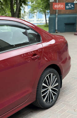 Седан Volkswagen Jetta 2016 в 
