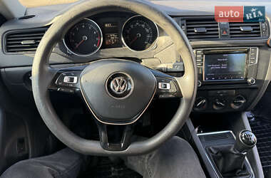Седан Volkswagen Jetta 2016 в 