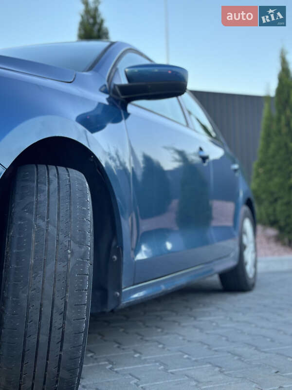 Седан Volkswagen Jetta 2015 в Тернополі