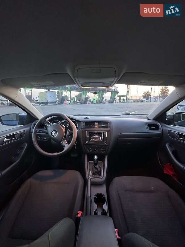 Седан Volkswagen Jetta 2015 в Тернополі