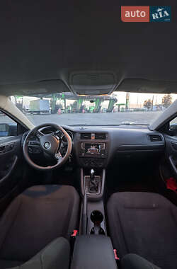 Седан Volkswagen Jetta 2015 в 