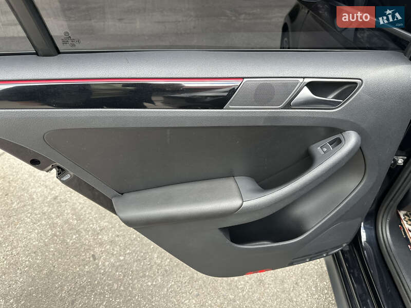 Седан Volkswagen Jetta 2017 в Харькове