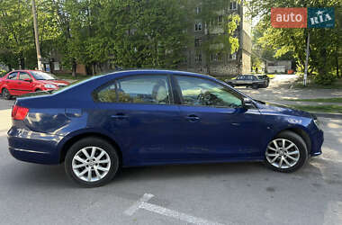 Седан Volkswagen Jetta 2012 в 