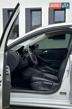 Седан Volkswagen Jetta 2014 в 