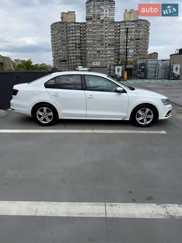 Седан Volkswagen Jetta 2016 в Києві