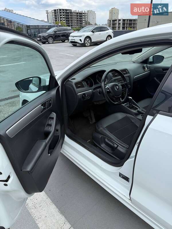 Седан Volkswagen Jetta 2016 в Києві