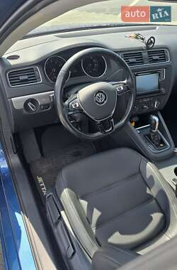 Седан Volkswagen Jetta 2016 в 