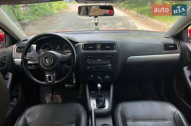 Седан Volkswagen Jetta 2013 в 