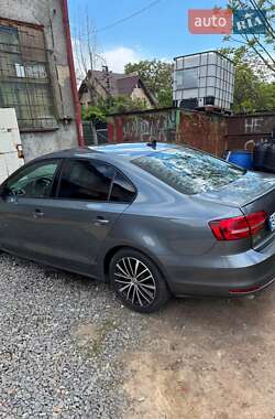 Седан Volkswagen Jetta 2015 в 