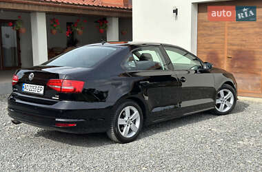 Седан Volkswagen Jetta 2015 в 