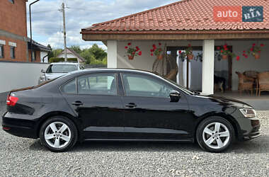 Седан Volkswagen Jetta 2015 в 