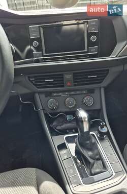 Седан Volkswagen Jetta 2019 в 