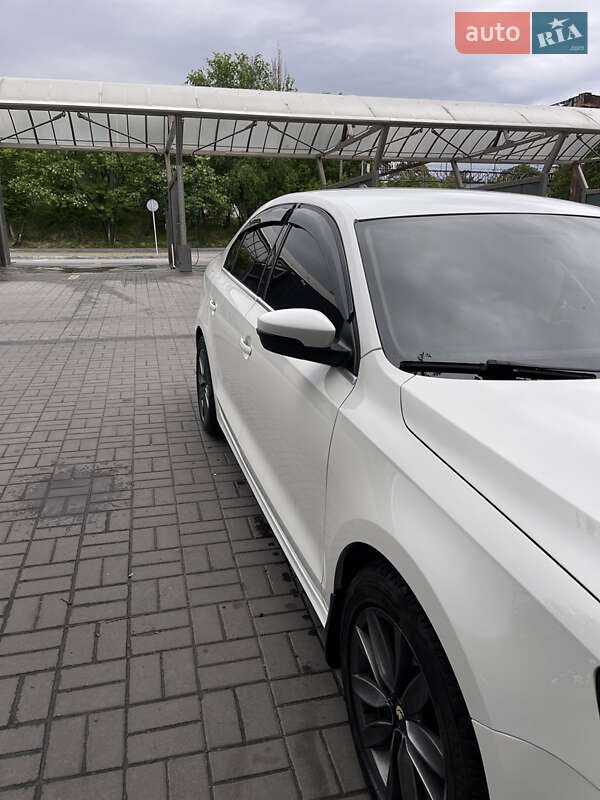 Седан Volkswagen Jetta 2012 в Днепре