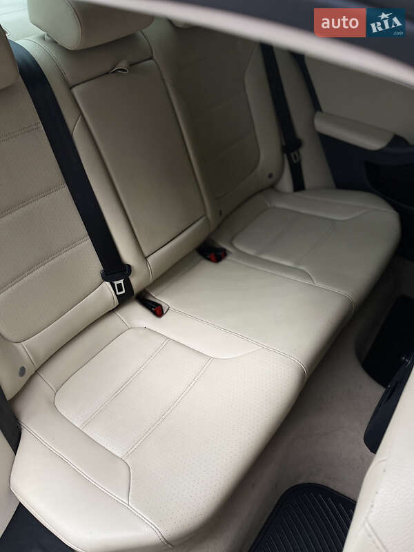 Седан Volkswagen Jetta 2012 в Днепре
