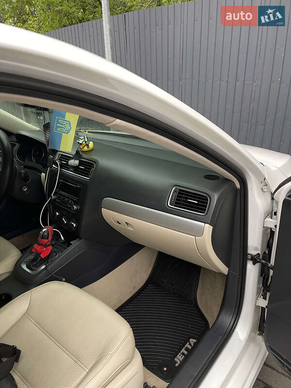 Седан Volkswagen Jetta 2012 в Днепре