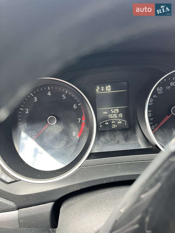 Седан Volkswagen Jetta 2015 в Львове