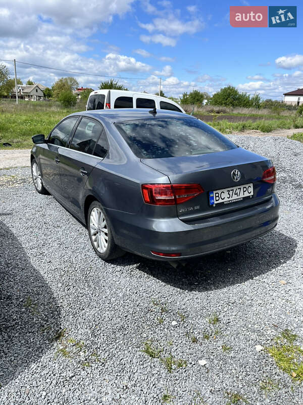 Седан Volkswagen Jetta 2015 в Львове