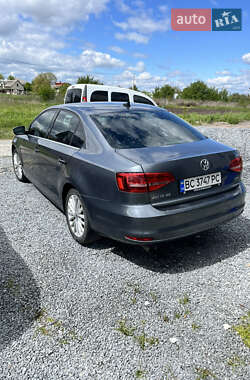 Седан Volkswagen Jetta 2015 в 